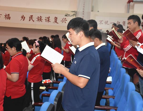如何看待湖南一校长站垃圾桶旁吃学生剩饭的行为?-专业问答网站