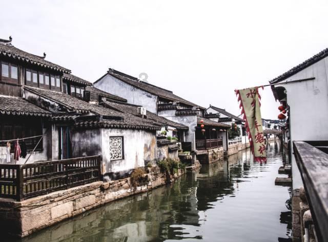 时间是虚拟的,爱因斯坦为什么说光速飞行一年,地球已过去千万年?-发现有趣的红迪网平台